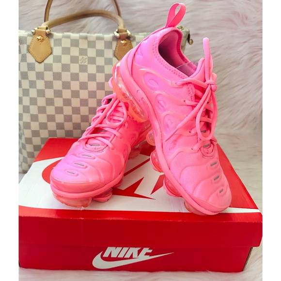 Nike Shoes - 💖Nike VaporMax Plus💖